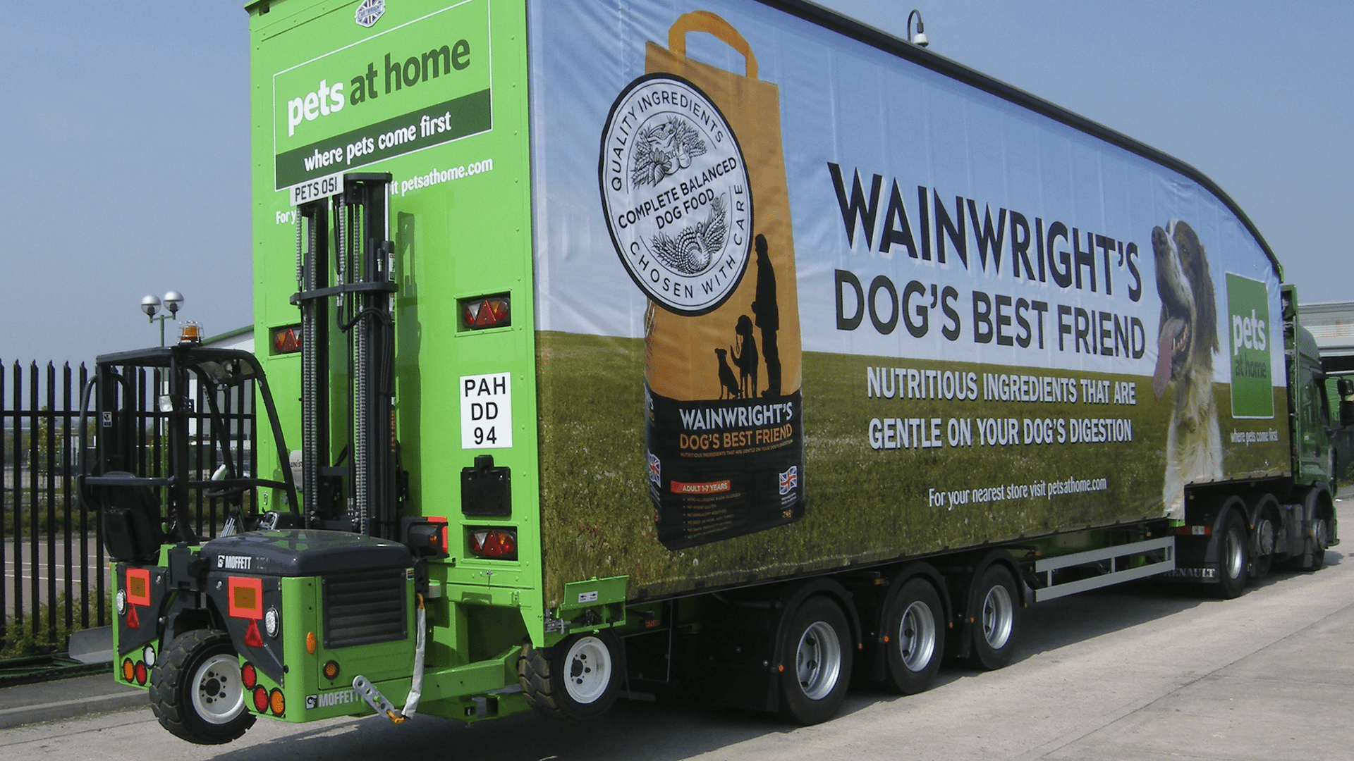 HIAB MOFFETT eSeries NX added to Pets at Home’s distribution fleet